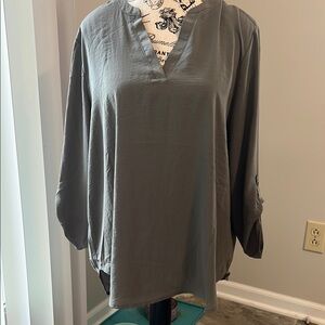 Maurices Gray/Green Asymmetrical 3/4 Sleeve Blouse